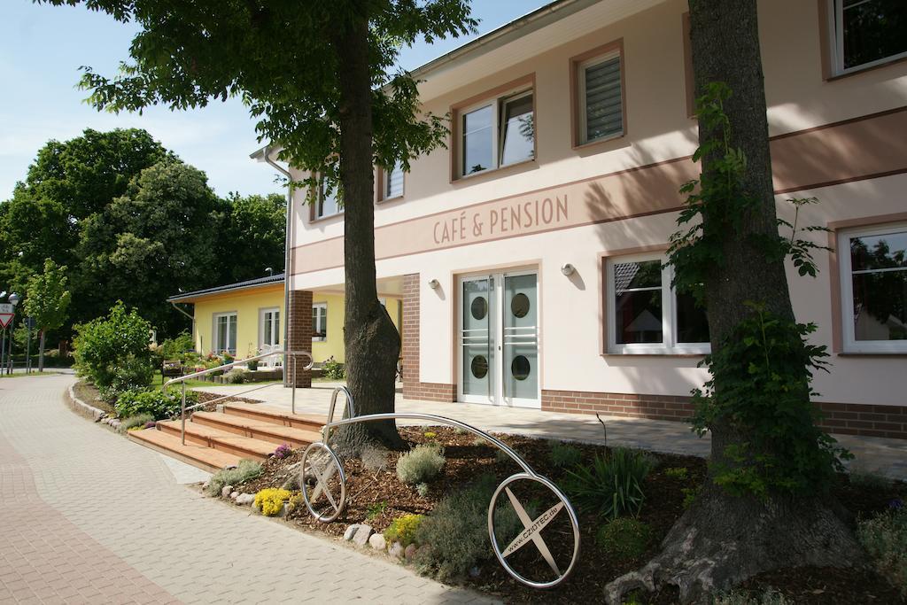 Cafe Und Pension Blohm 그라이프스발트 외부 사진