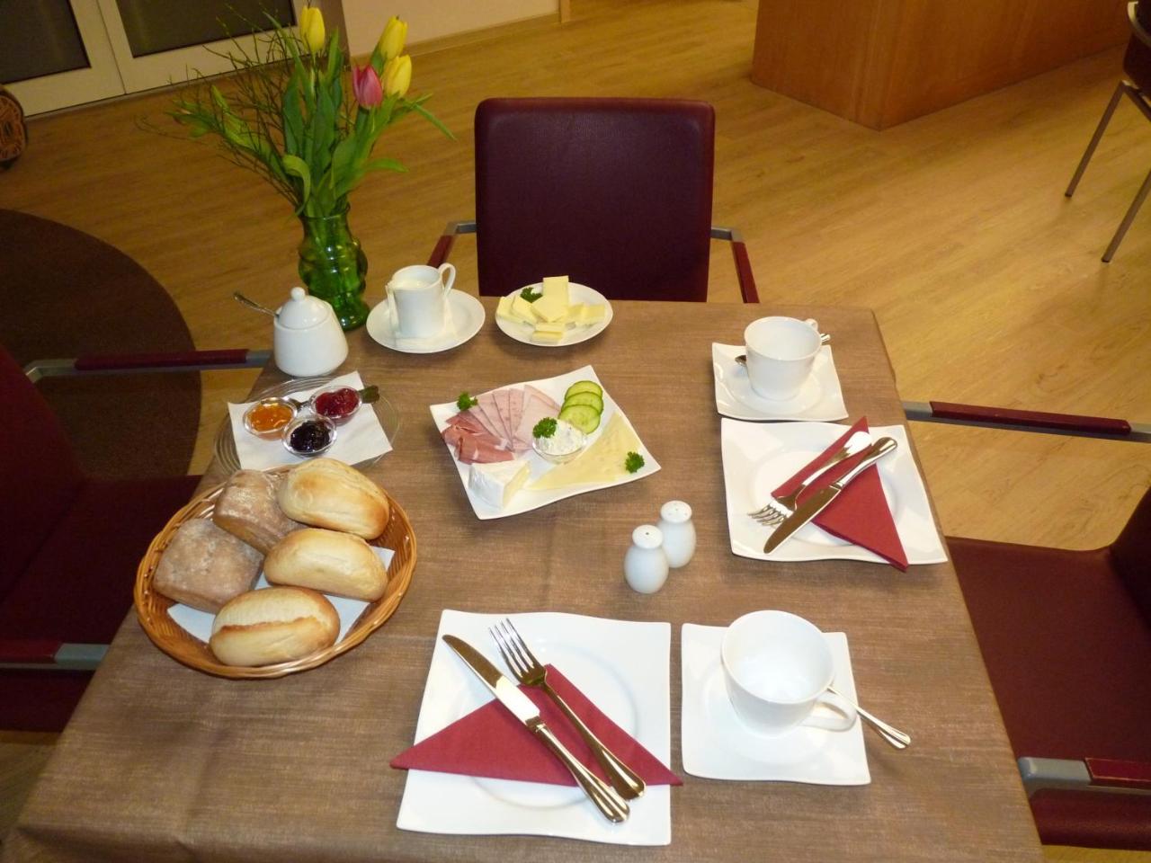 Cafe Und Pension Blohm 그라이프스발트 외부 사진